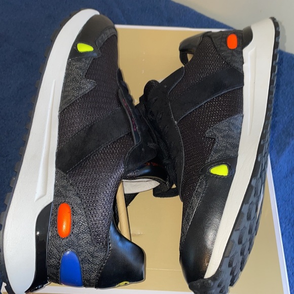 Micheal Kors Trainer shoes - Picture 4 of 8